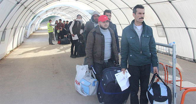 Üç ayları yakınlarıyla geçirmek isteyen Suriyeliler ülkelerine gidiyor