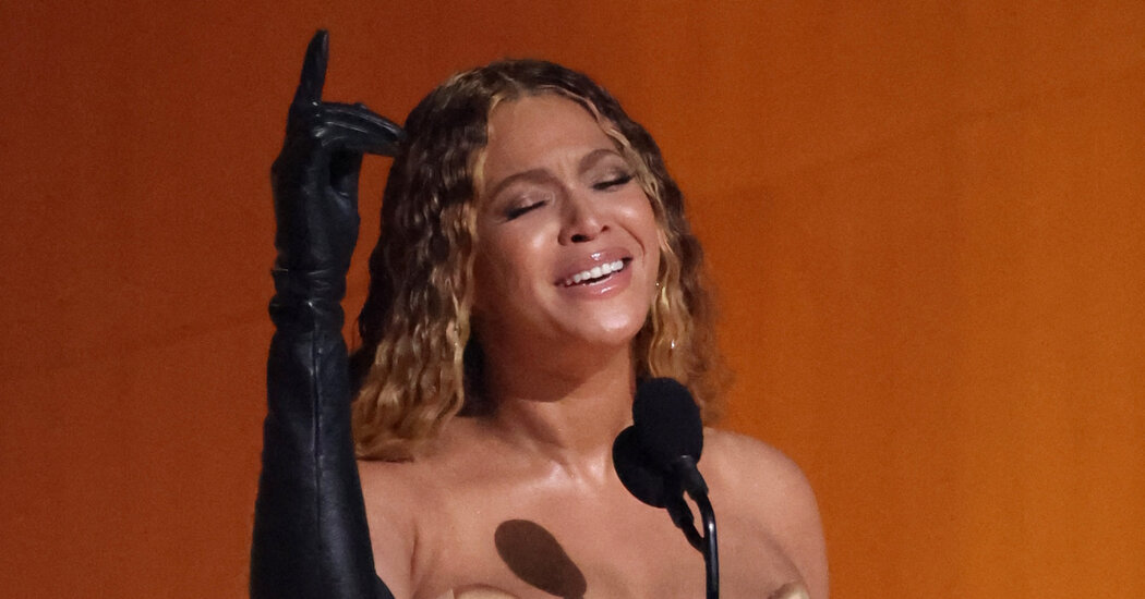 Beyoncé, Yıldızlarla Güçlendirilmiş Grammy Töreninde Tarih Yazıyor