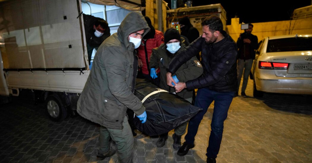 Türkiye’deki Suriyeli depremzedelerin cenazeleri tanımlanmak üzere evlerine gönderildi.