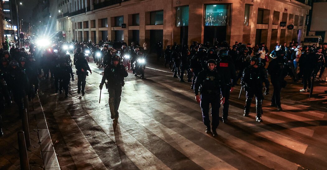 Fransa Genelinde Protestoların Beşinci Gecesinde Belediye Başkanları Hedef Alınıyor