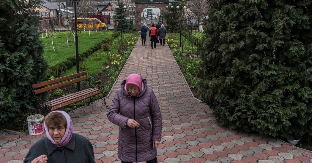 Papaz mı Hain mi?  Ukraynalılar Kremlin Aracı Olarak Görülen Bir Kiliseden Kaçınıyor