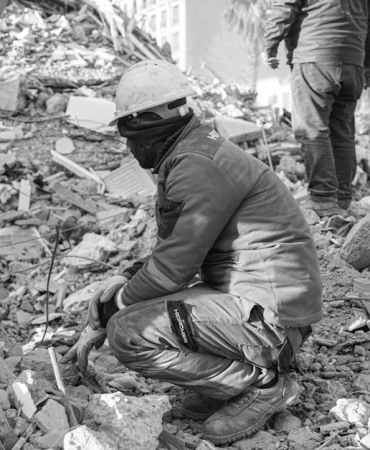 Depremin-Ilk-Sok-Anlari-Kamerada-Kahramanmaras8217ta-Panik-Kacisi-featured