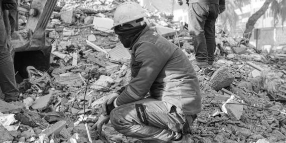 Depremin İlk Şok Anları Kamerada: Kahramanmaraş’ta Panik Kaçışı