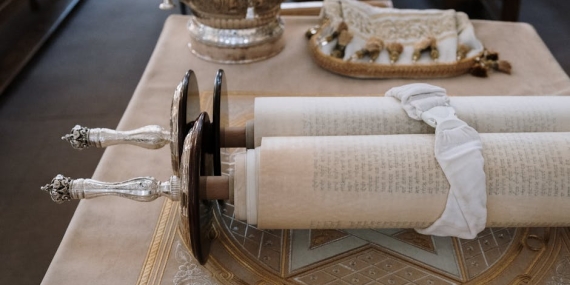 Osmaniye’de Tarihi Eser Operasyonu: Süleyman Mührü ve Tevrat Ele Geçirildi