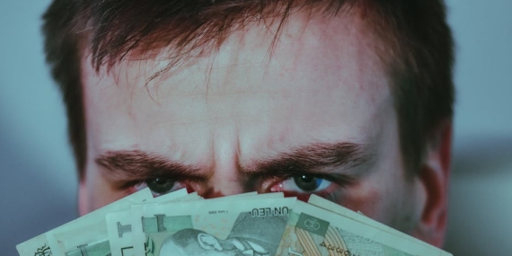 Seyhan Belediyesi’nde Borç Krizi ve İşçi Eylemi: Maaşlar Ödenmiyor