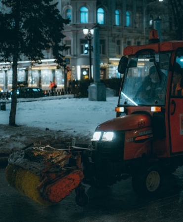 Van8217da-Kar-Kureme-Araci-Devrildi-2-Belediye-Calisani-Hayatini-Kaybetti-featured