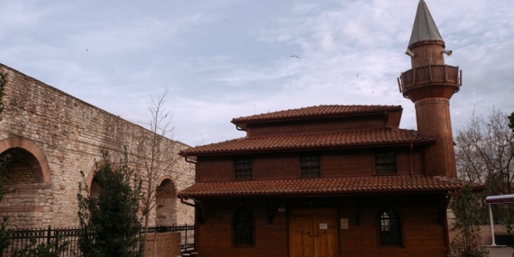 Şehit Aileleri Bayramın İlk Günü Edirnekapı’da Evlatlarını Yâd Etti