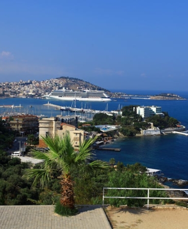 Kusadasi8217na-Cifte-Kruvaziyer-Akini-4.600-Turist-Bolge-Ekonomisini-Canlandirdi-featured